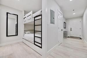 Spectacular 1BD Resort Condo! Amazing Gulf Views! Free Beach Chairs! by Dolce Vita Getaways PCB