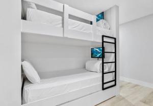 Spectacular 1BD Resort Condo! Amazing Gulf Views! Free Beach Chairs! by Dolce Vita Getaways PCB