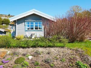 4 person holiday home in GRUNDSUND