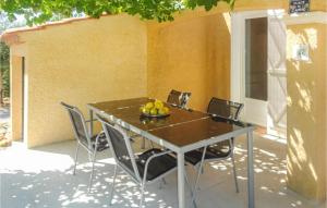 Maisons de vacances Amazing Home In Salles Daude With 4 Bedrooms, Wifi And Heated Swimming Pool : photos des chambres