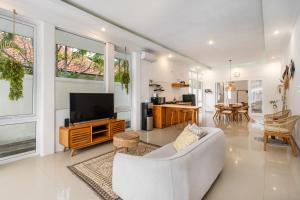 Villa Platform Luxe 3BR Villa in Canggu By Azure near Oldmans