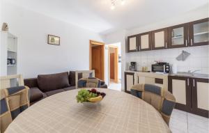 Cozy Apartment In Pula With Kitchen