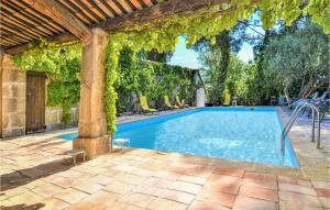 Maisons de vacances Awesome Home In Sernhac With Outdoor Swimming Pool, Wifi And 3 Bedrooms : photos des chambres