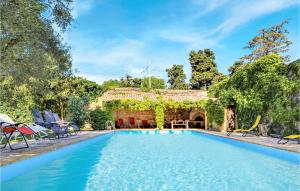 Maisons de vacances Awesome Home In Sernhac With Outdoor Swimming Pool, Wifi And 3 Bedrooms : photos des chambres