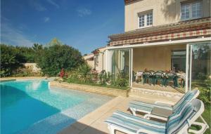 Maisons de vacances Awesome Home In Milhaud With 4 Bedrooms, Wifi And Swimming Pool : photos des chambres