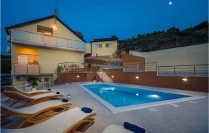 Amazing Home In Zatoglav With 5 Bedrooms, Wifi And Outdoor Swimming Pool