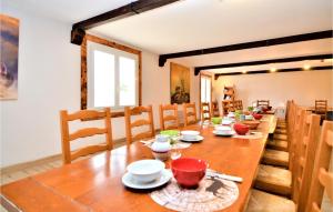 Maisons de vacances Amazing Home In Mjannes-le-clap With 8 Bedrooms, Wifi And Private Swimming Pool : photos des chambres