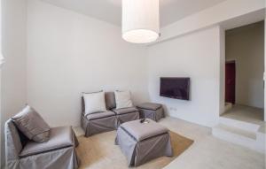 Gorgeous Home In Scilla With Wifi