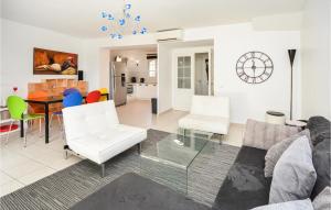 Nice Home In Aigues-Mortes With Kitchen