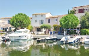 Maisons de vacances Nice home in Aigues-Mortes with 3 Bedrooms and WiFi : photos des chambres