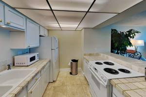 Sabine Yacht & Racquet #2B