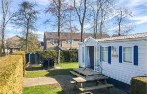 Stunning Home In Tzummarum With Wifi