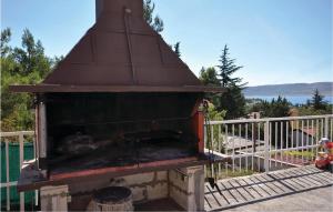 2 Bedroom Nice Apartment In Starigrad Paklenica 