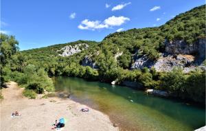 Maisons de vacances Beautiful home in Salazac with 2 Bedrooms, WiFi and Outdoor swimming pool : photos des chambres