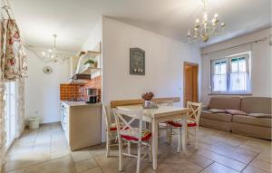 Nice Apartment In Pula With 2 Bedrooms And Wifi