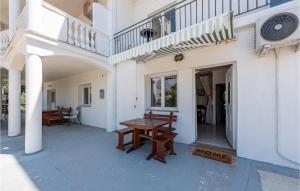 Stunning Apartment In Pag With Wifi