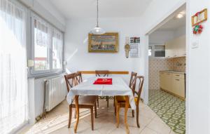 3 Bedroom Amazing Apartment In Fazana 