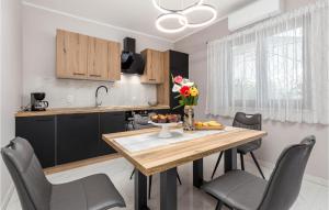 Beautiful Apartment In Lovran With Wifi