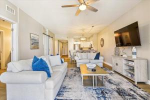 Shores of Panama 2028 - Luxurious Gulf-Front 3 Bedroom 3 Bath Sleeps 10 condo