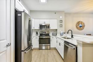 Shores of Panama 2028 - Luxurious Gulf-Front 3 Bedroom 3 Bath Sleeps 10 condo