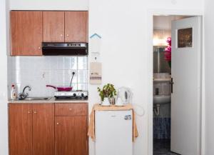 White wave studio 1 , 3min walk from Kamari beach