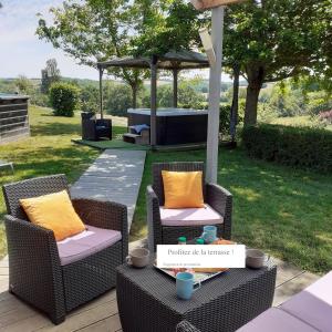 Maisons de vacances Les Chalets de Barruerot - JACUZZI SPA Privatif - Chalet Meleze : photos des chambres
