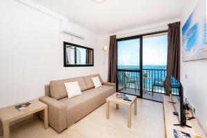 Islet Promenade Seafront Family Apartment with 2 balconies by Getawaysmalta