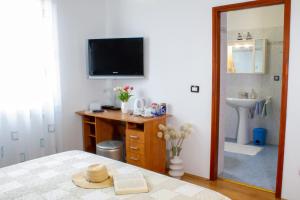 Room Adry 