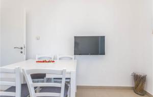 Stunning Apartment In Pakostane With Wifi And 2 Bedrooms