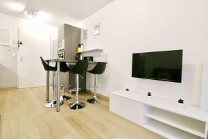 T2 refait à neuf, au calme, piscine, parking privé