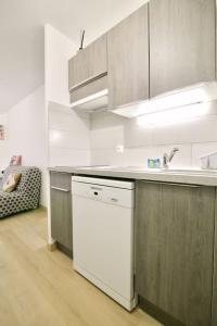 T2 refait à neuf, au calme, piscine, parking privé