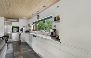 Gorgeous Home In Fanø With Kitchen