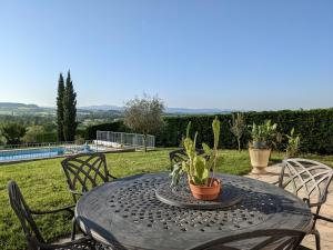 Maisons de vacances Clos du Chateau - Large House with Private Pool and Valley View : photos des chambres