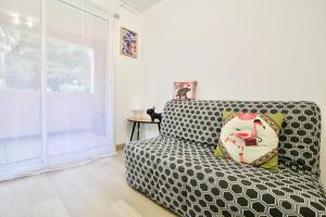 T2 refait à neuf, au calme, piscine, parking privé