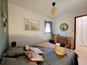 Maisons de vacances Mini Villa 69 - Piscine chauffee : photos des chambres