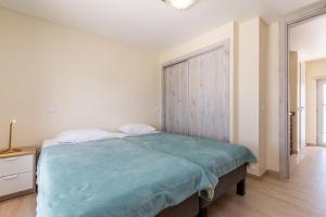 Numar S by ALGARVEMANTA