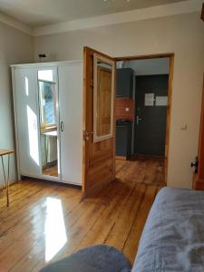 Tiny NON-Smoking Čaka & Free Parking