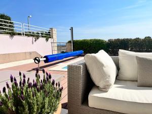 BLUE apartment with shared pool