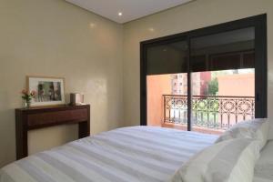 APP. Traversant au GUELIZ + Piscine sur le toit