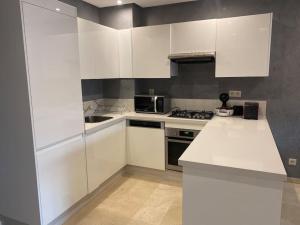 APP. Traversant au GUELIZ + Piscine sur le toit