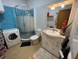 Alquiler de Habitación privada con baño compartido cerca al Mar!