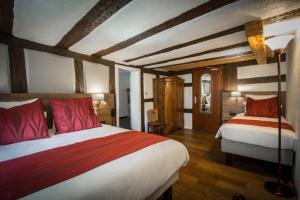Hotels Hotel De La Couronne : photos des chambres