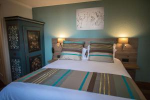 Hotels Hotel De La Couronne : photos des chambres
