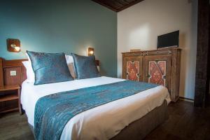 Hotels Hotel De La Couronne : photos des chambres