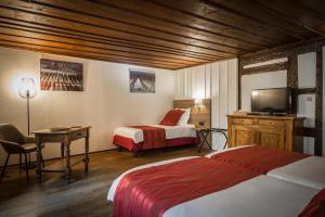 Hotels Hotel De La Couronne : photos des chambres