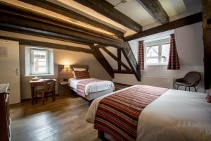 Hotels Hotel De La Couronne : photos des chambres