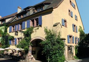 Hotels Hotel De La Couronne : photos des chambres