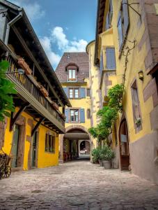 Hotels Hotel De La Couronne : photos des chambres