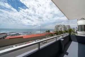 Perfect beach-side condo in Sea Point, Cape Town with ocean view - Bantry Bay