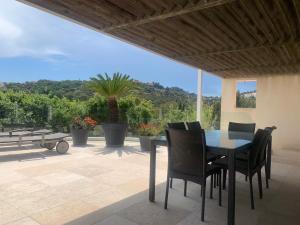 Maison villa contemporaine vue mer à Hyères var